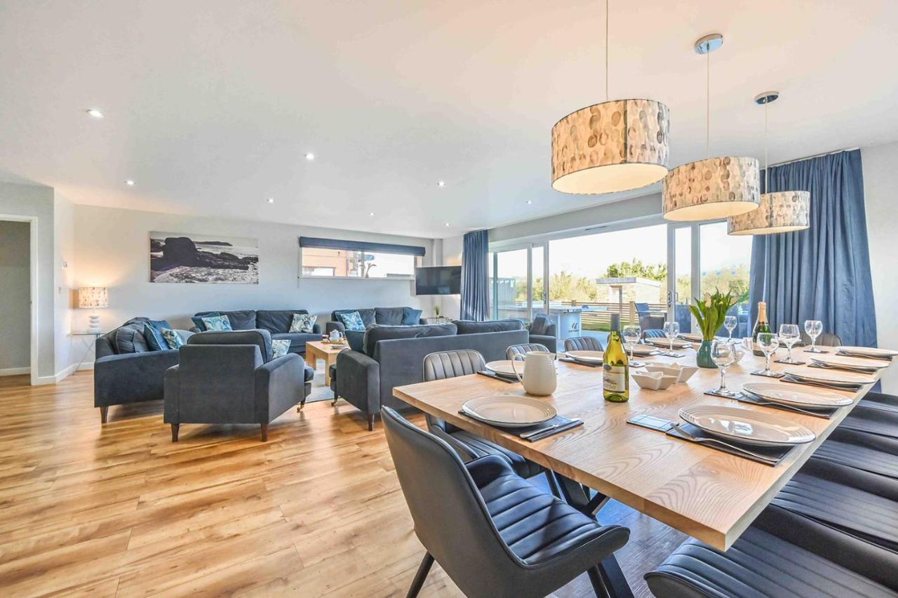 Snug House, Sleeps 12 With Hot Tub On Retallack Resort St Columb Major Buitenkant foto