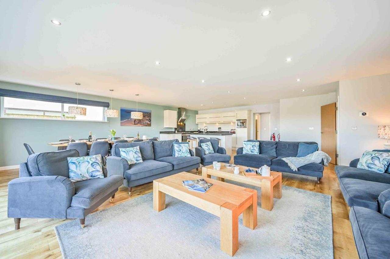 Snug House, Sleeps 12 With Hot Tub On Retallack Resort St Columb Major Buitenkant foto