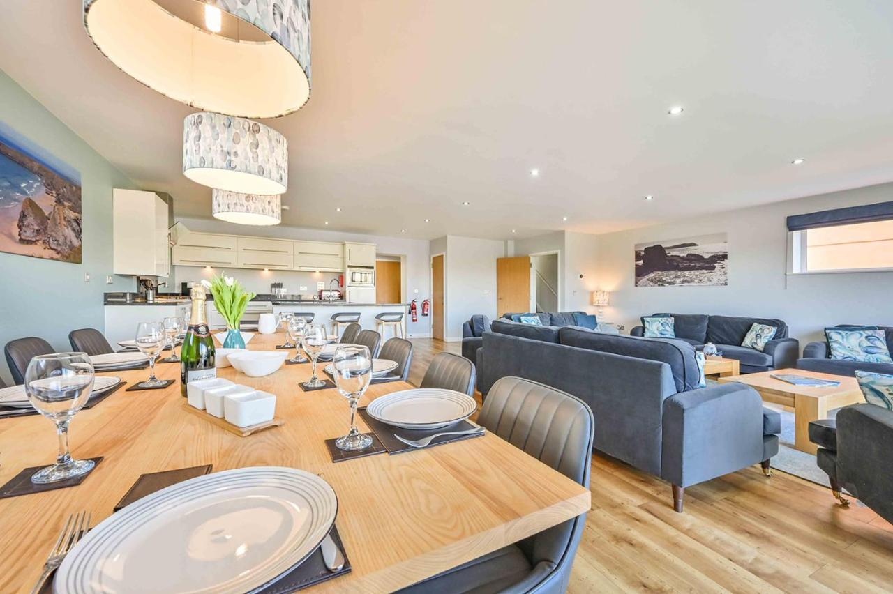 Snug House, Sleeps 12 With Hot Tub On Retallack Resort St Columb Major Buitenkant foto