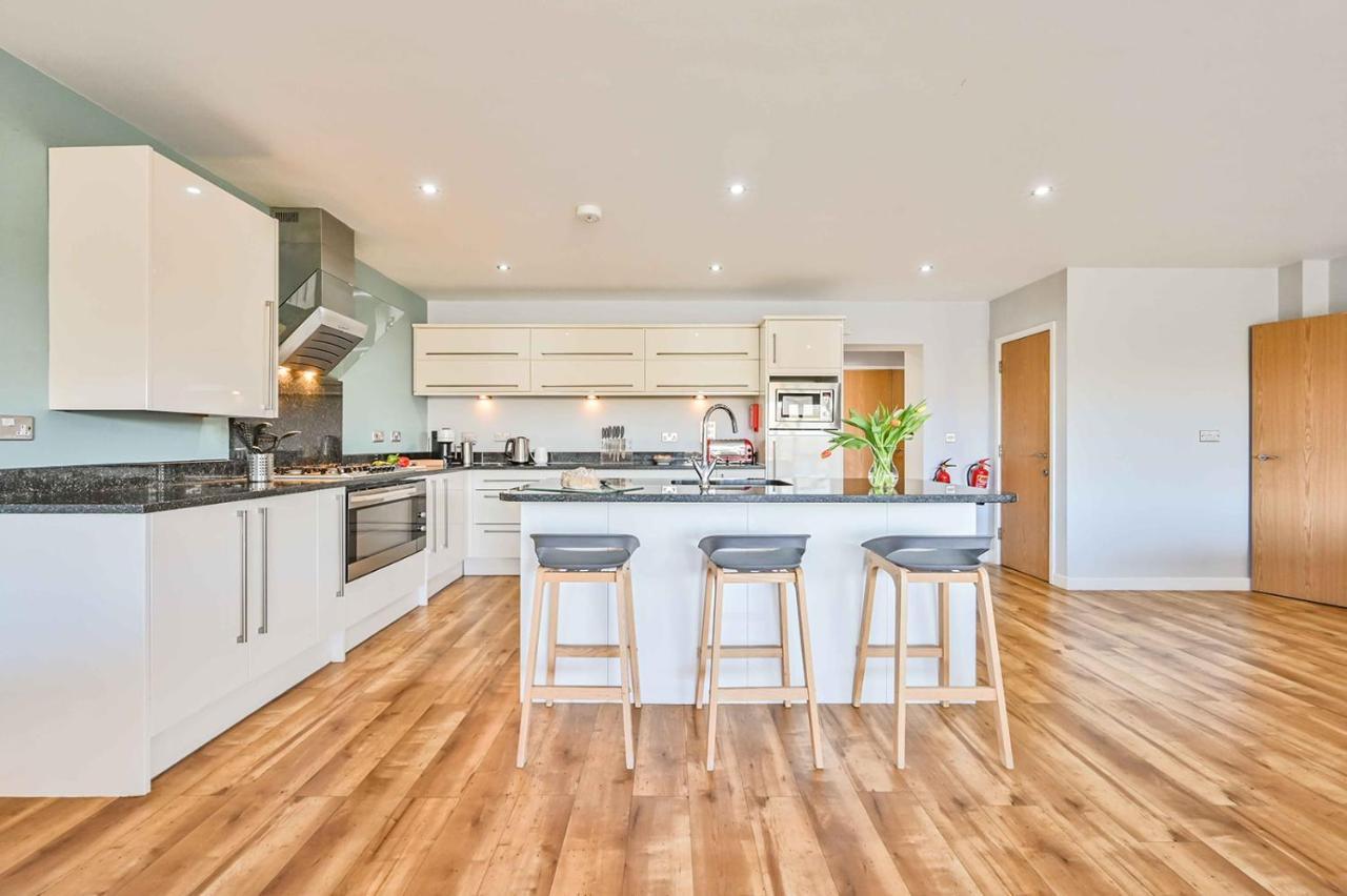Snug House, Sleeps 12 With Hot Tub On Retallack Resort St Columb Major Buitenkant foto