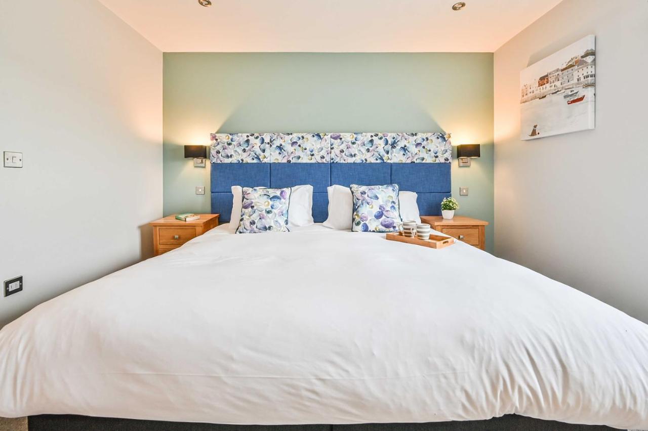 Snug House, Sleeps 12 With Hot Tub On Retallack Resort St Columb Major Buitenkant foto