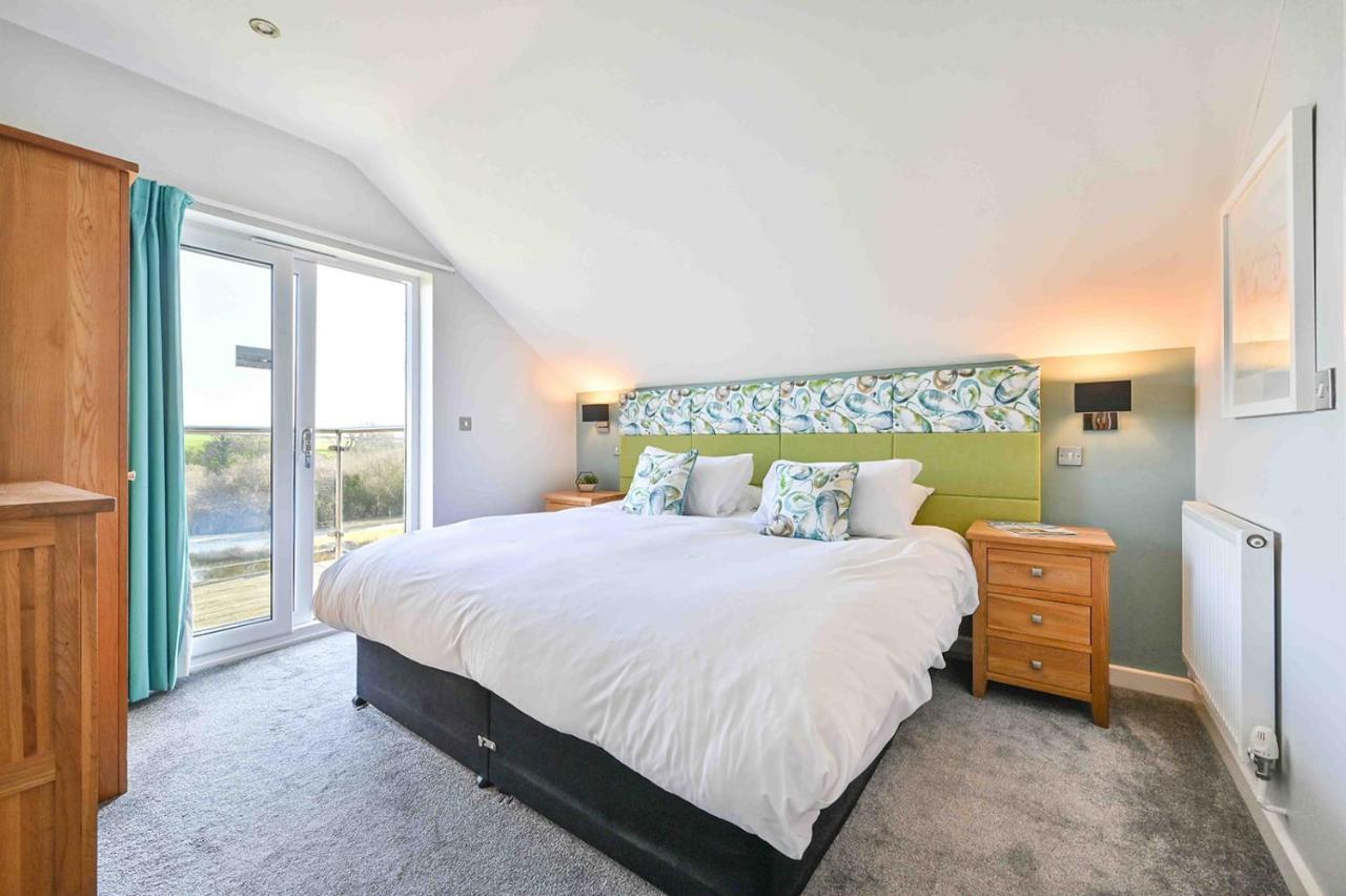 Snug House, Sleeps 12 With Hot Tub On Retallack Resort St Columb Major Buitenkant foto