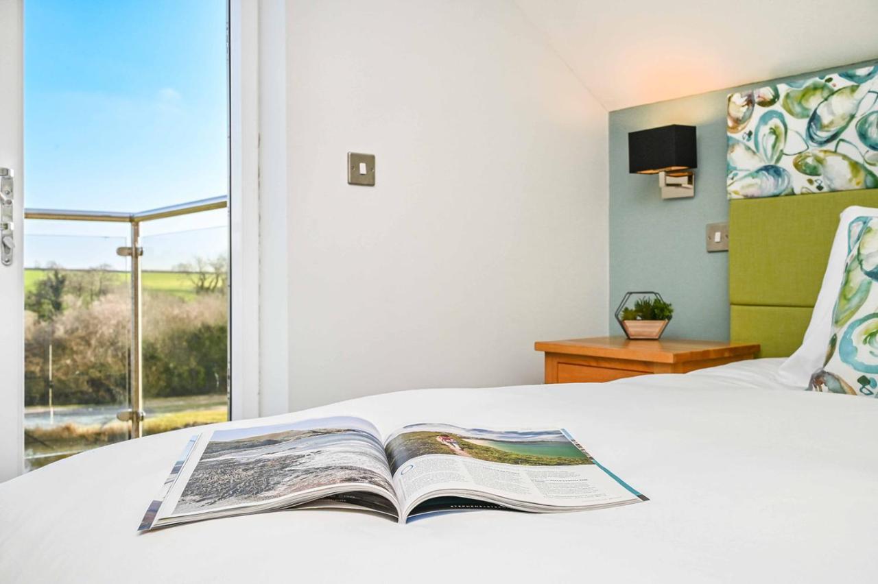 Snug House, Sleeps 12 With Hot Tub On Retallack Resort St Columb Major Buitenkant foto